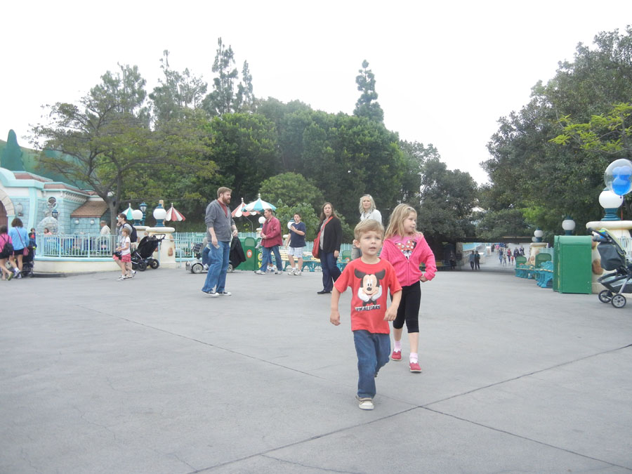 Disneyland Mickey's Toon Town Plaza